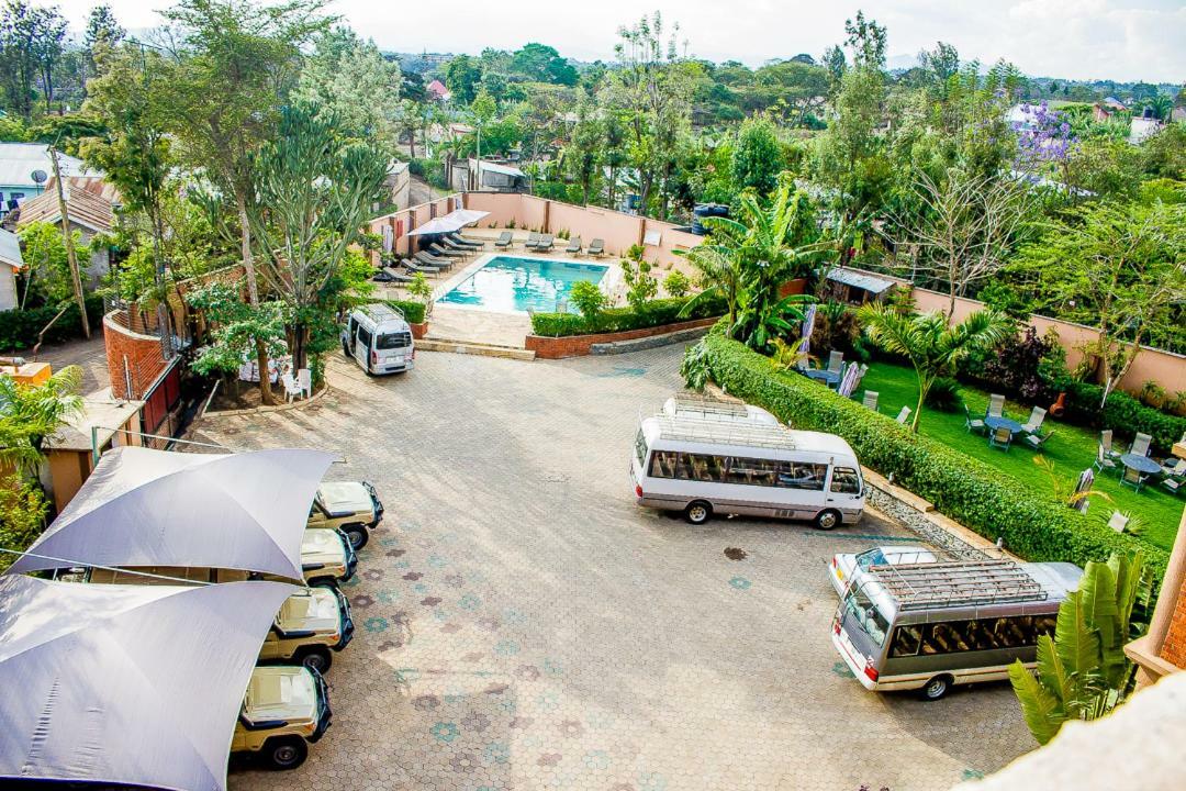Summit Lodge Marombosa Exterior photo
